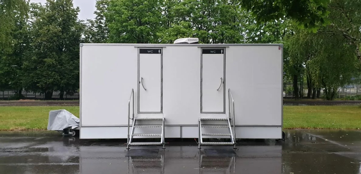 Аренда мобильных туалетных модулей на колесиках в Пушкино